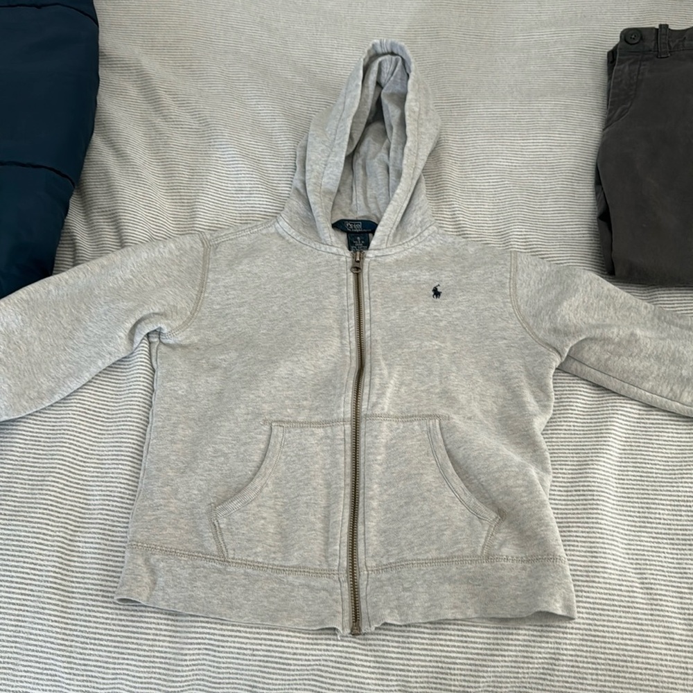 Boys Polo zip hoodie size 6.
Gray
